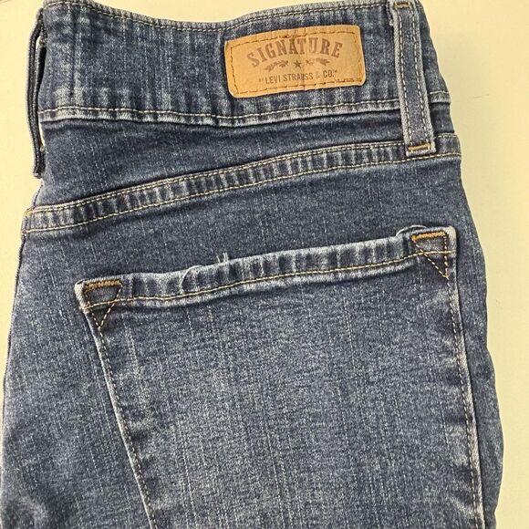 Signature by Levi Strauss & Co. Girls‎ 28x22 Dark Wash Denim Cropped Jeans - Picture 9 of 9